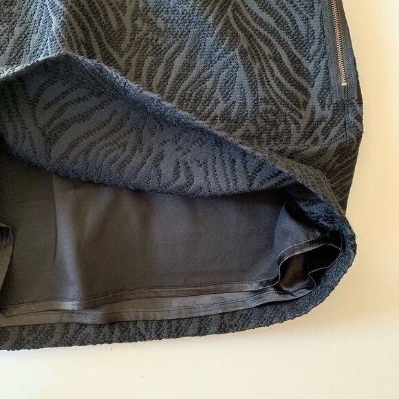 TAHARI MINI SKIRT - Picture 8 of 12